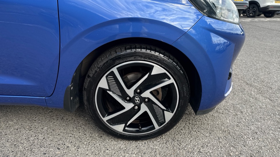 Hyundai i10 1.0 MPi Premium 5dr Petrol Hatchback - Image 21