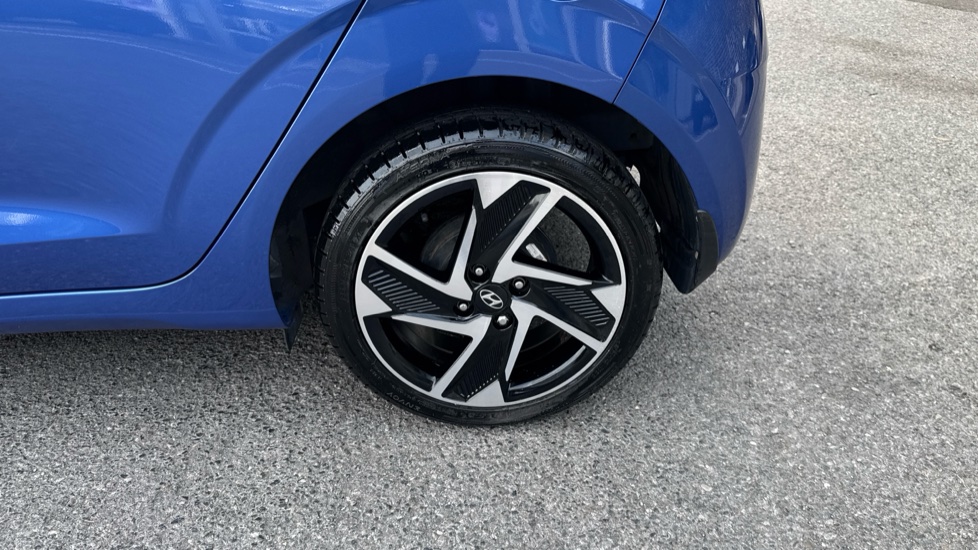 Hyundai i10 1.0 MPi Premium 5dr Petrol Hatchback - Image 26