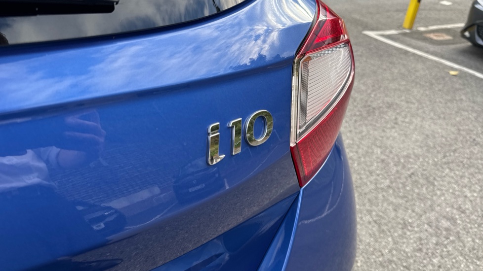 Hyundai i10 1.0 MPi Premium 5dr Petrol Hatchback - Image 29