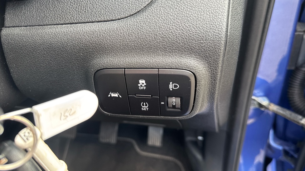 Hyundai i10 1.0 MPi Premium 5dr Petrol Hatchback - Image 32