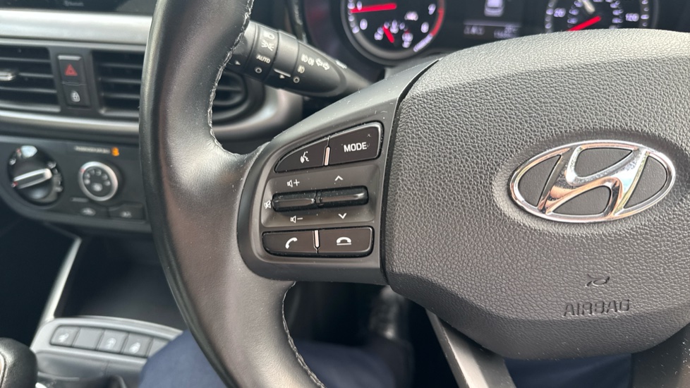 Hyundai i10 1.0 MPi Premium 5dr Petrol Hatchback - Image 36