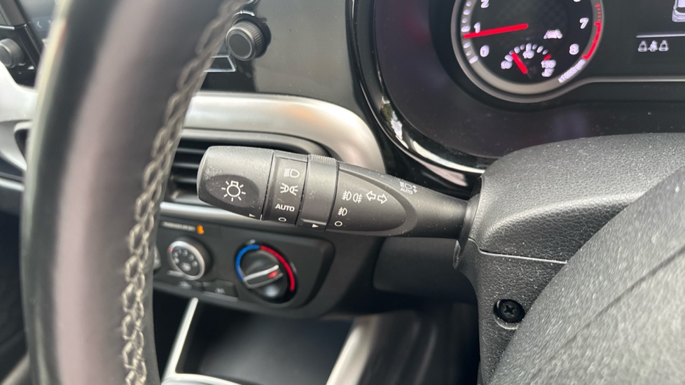 Hyundai i10 1.0 MPi Premium 5dr Petrol Hatchback - Image 38