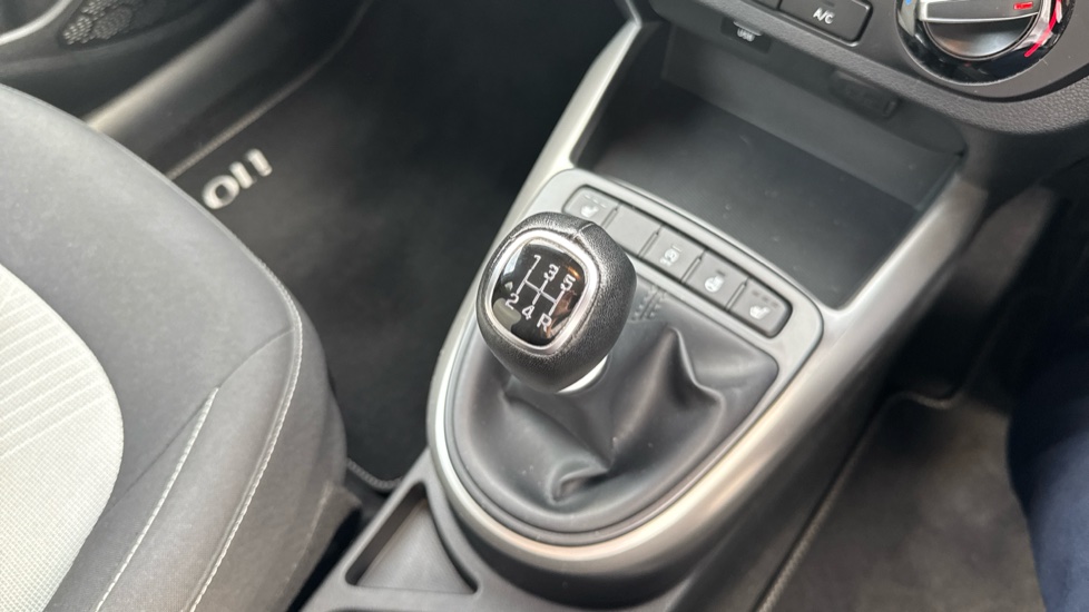 Hyundai i10 1.0 MPi Premium 5dr Petrol Hatchback - Image 42