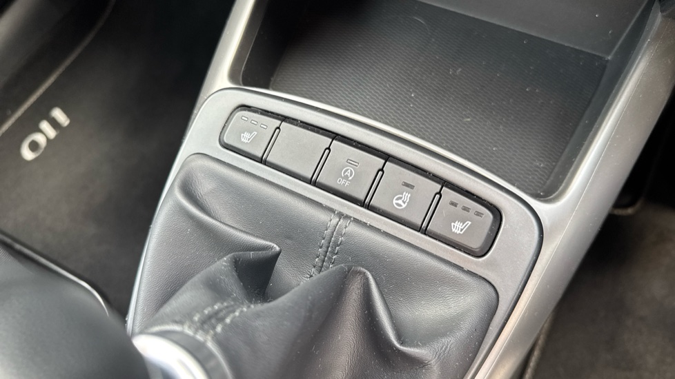 Hyundai i10 1.0 MPi Premium 5dr Petrol Hatchback - Image 43