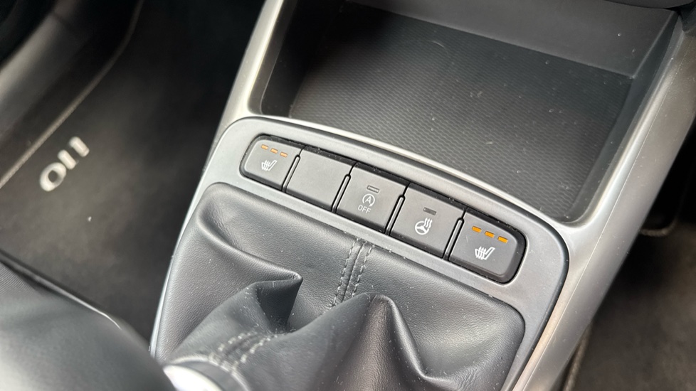 Hyundai i10 1.0 MPi Premium 5dr Petrol Hatchback - Image 44