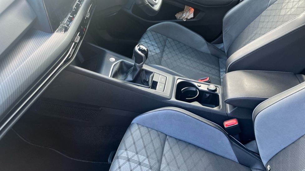 Volkswagen Golf 1.5 TSI R-Line 5dr Petrol Hatchback - Image 13