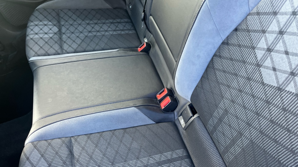 Volkswagen Golf 1.5 TSI R-Line 5dr Petrol Hatchback - Image 17