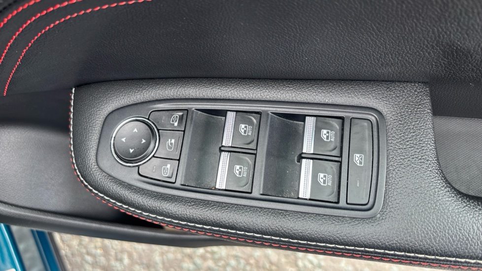 Renault Arkana 1.6 E-TECH Hybrid 145 R.S. Line 5dr Auto Hybrid Estate - Image 21