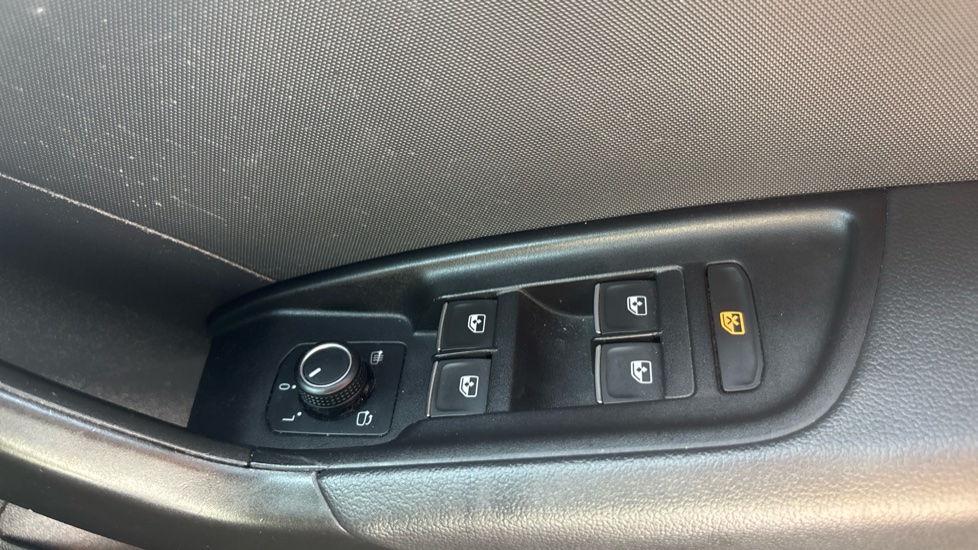 Audi A1 35 TFSI S Line 5dr S Tronic Petrol Hatchback - Image 31