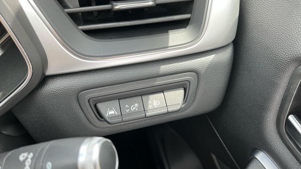 Renault Captur 1.0 TCE 90 S Edition 5dr Petrol Hatchback - Image 33