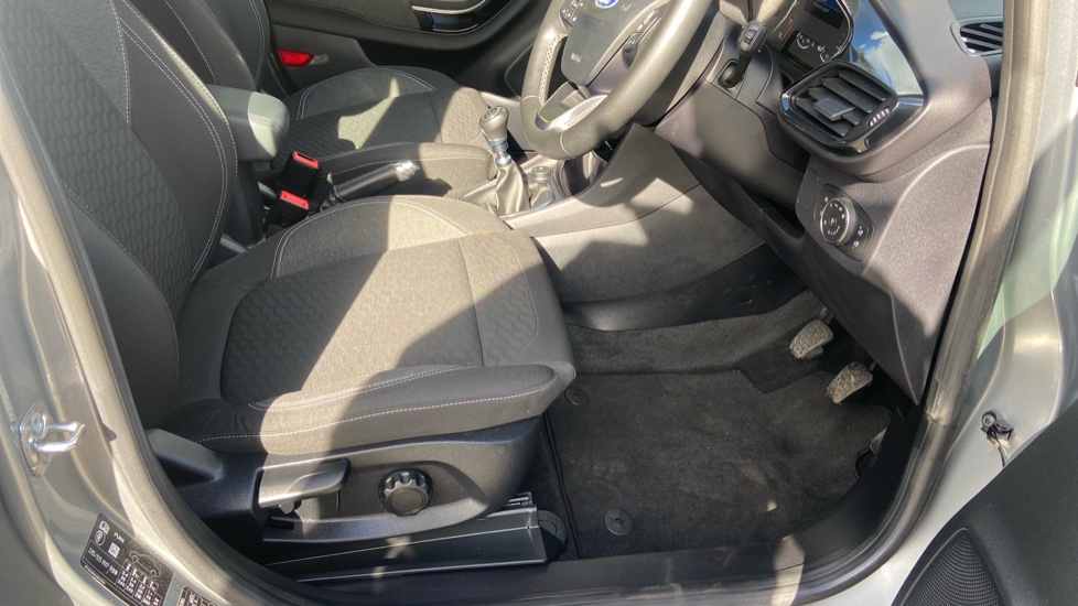 Ford Puma 1.0 EcoBoost Hybrid mHEV 155 Titanium 5dr Petrol Hatchback - Image 27