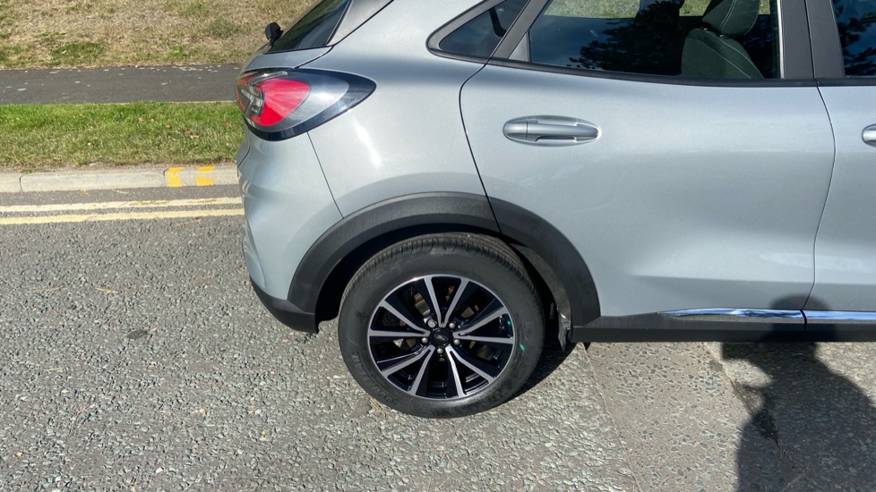 Ford Puma 1.0 EcoBoost Hybrid mHEV 155 Titanium 5dr Petrol Hatchback - Image 31