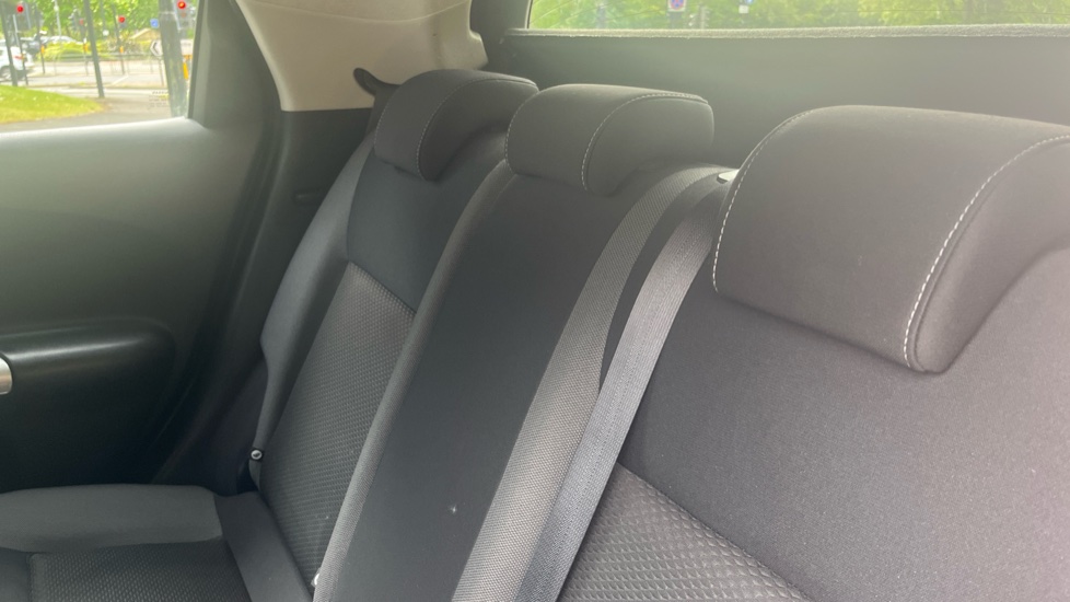 Nissan Juke 1.6 [112] Acenta 5dr CVT Petrol Hatchback - Image 16