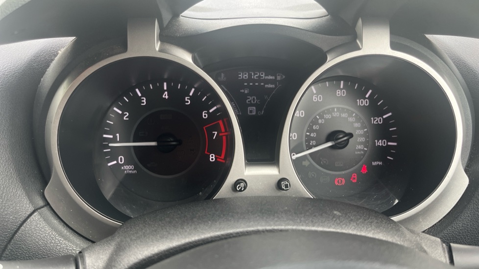 Nissan Juke 1.6 [112] Acenta 5dr CVT Petrol Hatchback - Image 18