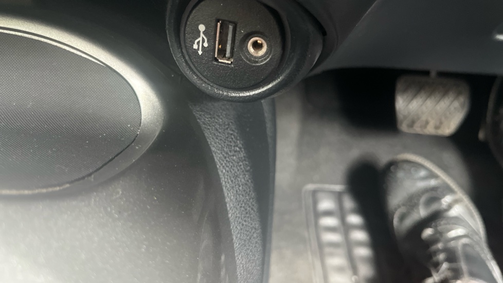 Nissan Juke 1.6 [112] Acenta 5dr CVT Petrol Hatchback - Image 33