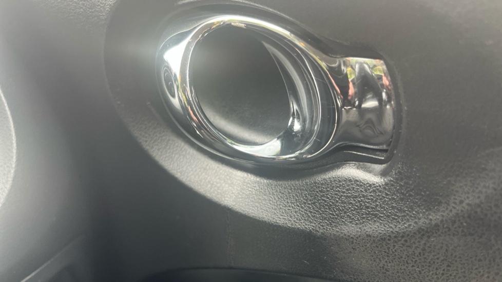 Nissan Juke 1.6 [112] Acenta 5dr CVT Petrol Hatchback - Image 35