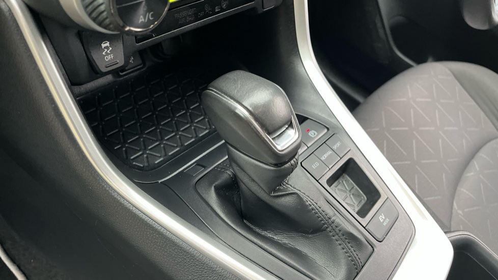 Toyota RAV4 2.5 VVT-i Hybrid Icon 5dr CVT 2WD Hybrid Estate - Image 13