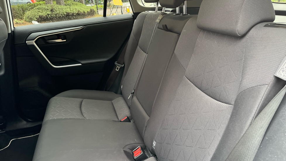 Toyota RAV4 2.5 VVT-i Hybrid Icon 5dr CVT 2WD Hybrid Estate - Image 16