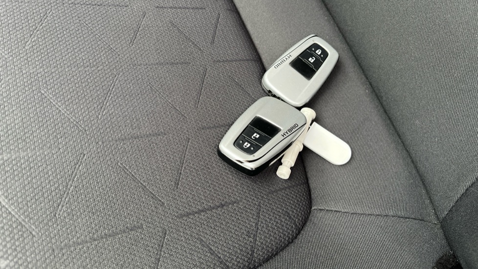 Toyota RAV4 2.5 VVT-i Hybrid Icon 5dr CVT 2WD Hybrid Estate - Image 20
