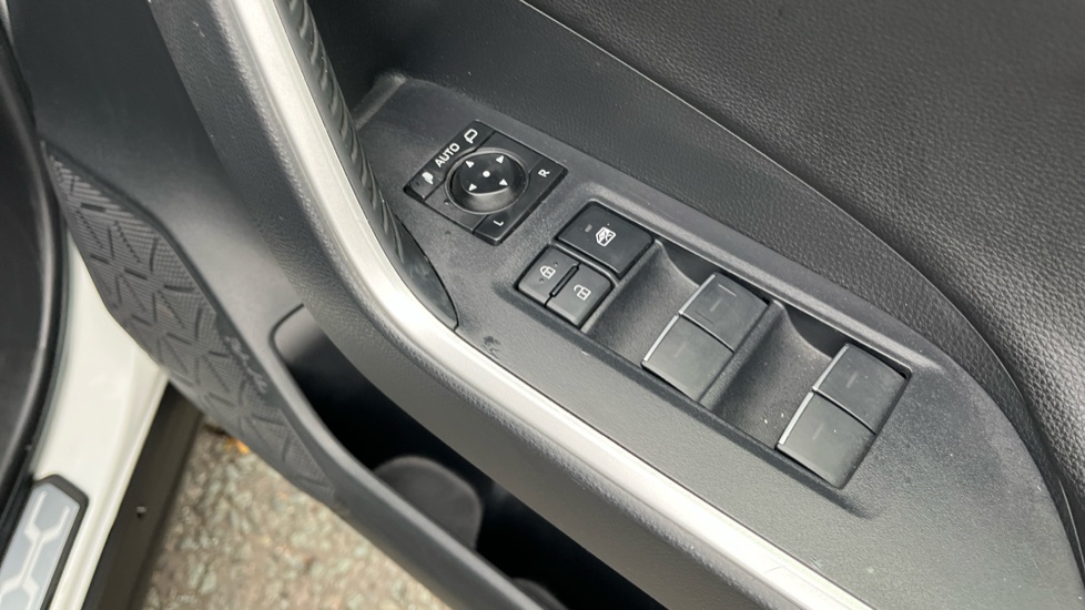 Toyota RAV4 2.5 VVT-i Hybrid Icon 5dr CVT 2WD Hybrid Estate - Image 22