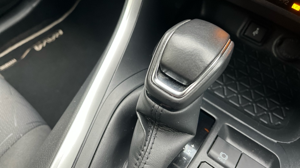 Toyota RAV4 2.5 VVT-i Hybrid Icon 5dr CVT 2WD Hybrid Estate - Image 31