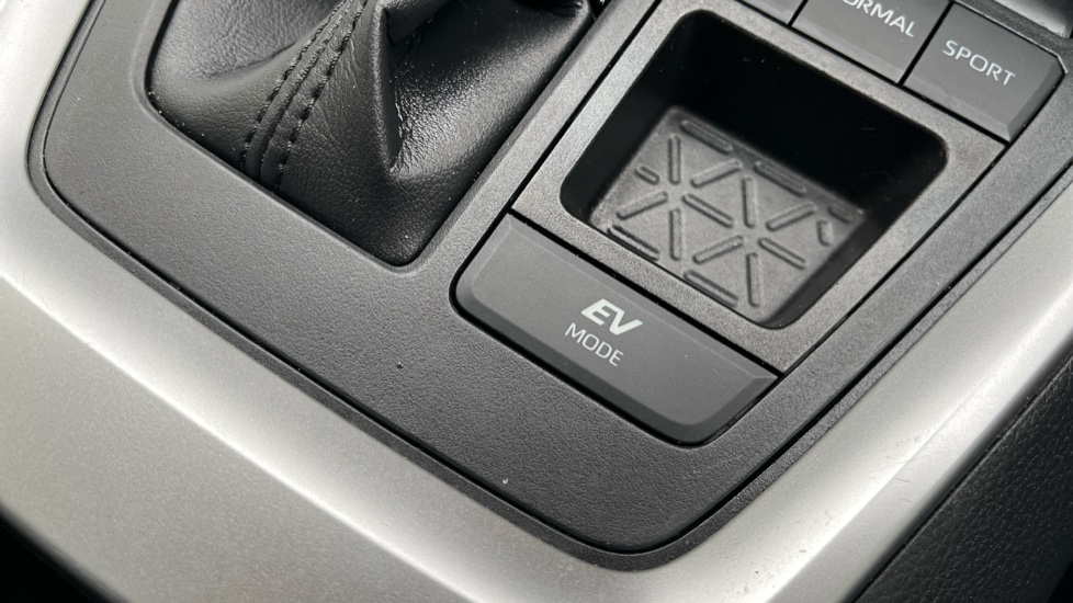Toyota RAV4 2.5 VVT-i Hybrid Icon 5dr CVT 2WD Hybrid Estate - Image 33