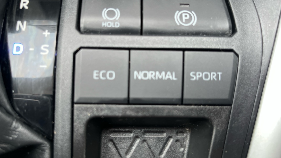 Toyota RAV4 2.5 VVT-i Hybrid Icon 5dr CVT 2WD Hybrid Estate - Image 38