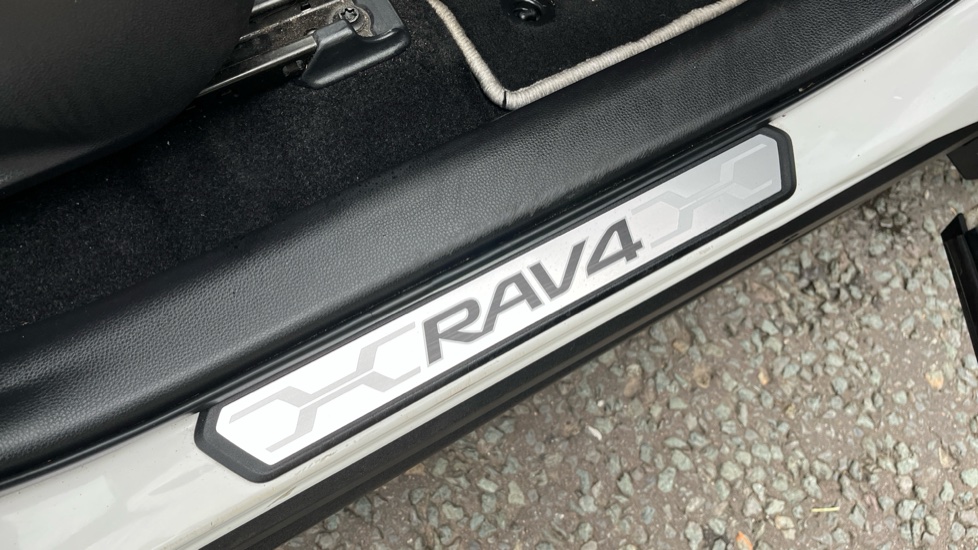 Toyota RAV4 2.5 VVT-i Hybrid Icon 5dr CVT 2WD Hybrid Estate - Image 42
