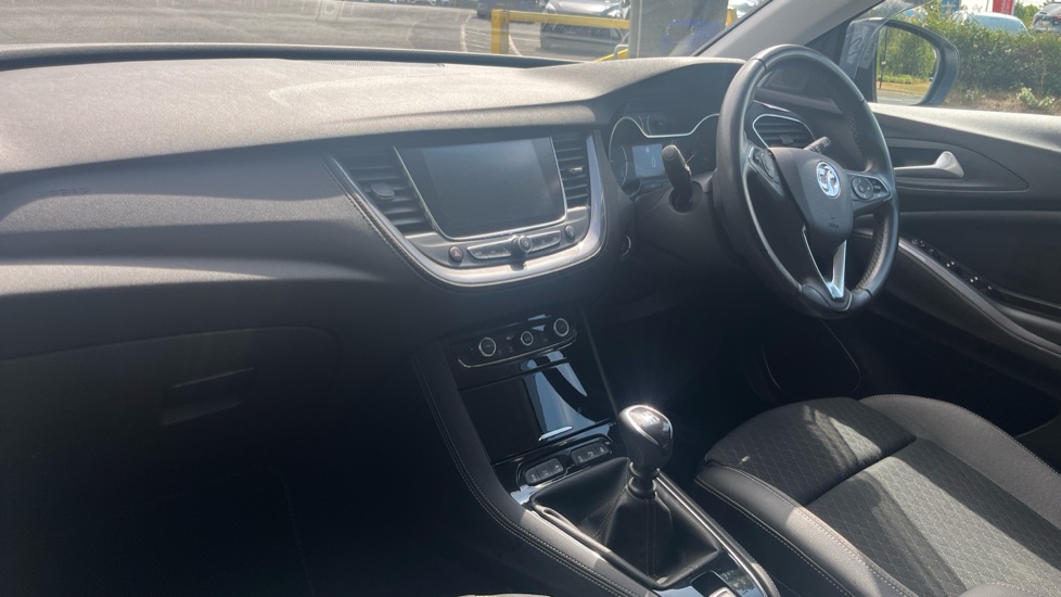 Vauxhall Grandland X 1.2 Turbo Griffin Edition 5dr Petrol Hatchback - Image 9