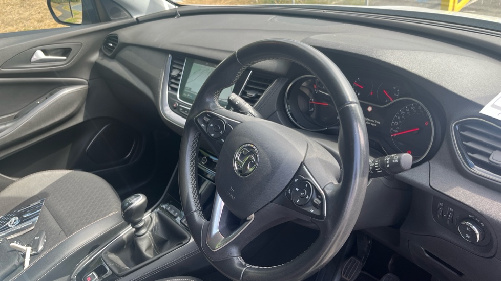 Vauxhall Grandland X 1.2 Turbo Griffin Edition 5dr Petrol Hatchback - Image 11
