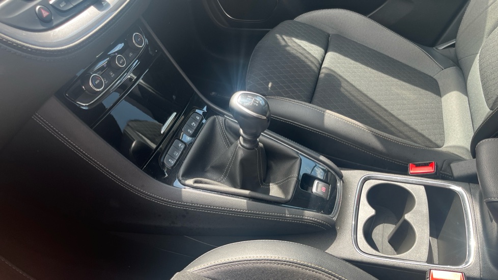 Vauxhall Grandland X 1.2 Turbo Griffin Edition 5dr Petrol Hatchback - Image 13
