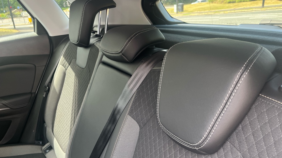 Vauxhall Grandland X 1.2 Turbo Griffin Edition 5dr Petrol Hatchback - Image 16