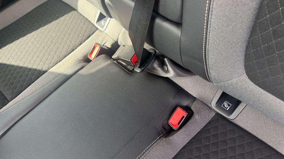 Vauxhall Grandland X 1.2 Turbo Griffin Edition 5dr Petrol Hatchback - Image 17