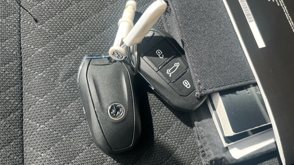 Vauxhall Grandland X 1.2 Turbo Griffin Edition 5dr Petrol Hatchback - Image 20