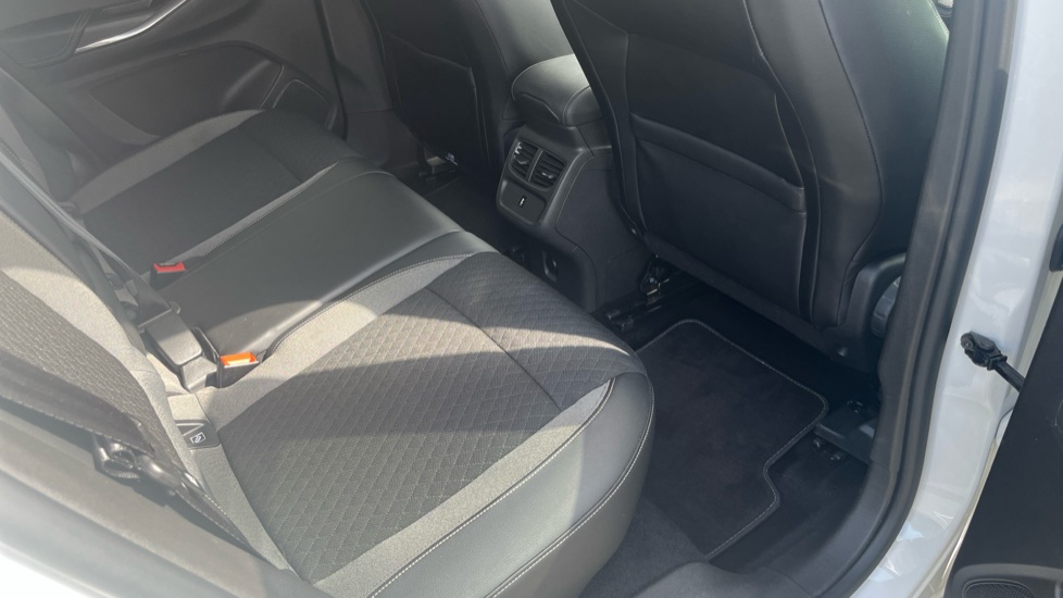 Vauxhall Grandland X 1.2 Turbo Griffin Edition 5dr Petrol Hatchback - Image 21