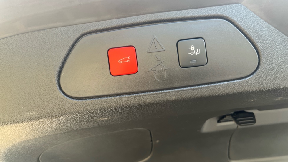 Vauxhall Grandland X 1.2 Turbo Griffin Edition 5dr Petrol Hatchback - Image 26