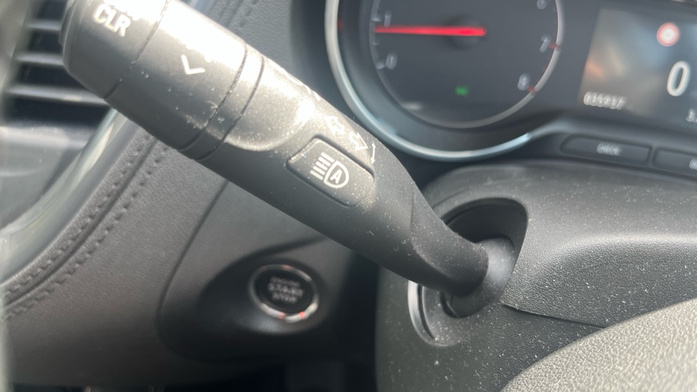 Vauxhall Grandland X 1.2 Turbo Griffin Edition 5dr Petrol Hatchback - Image 40