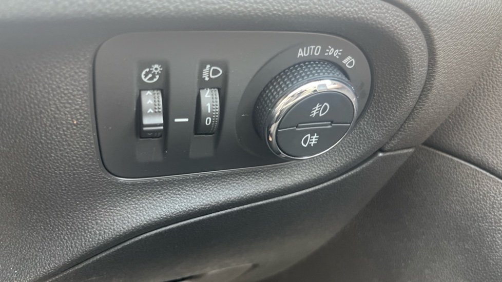 Vauxhall Grandland X 1.2 Turbo Griffin Edition 5dr Petrol Hatchback - Image 41