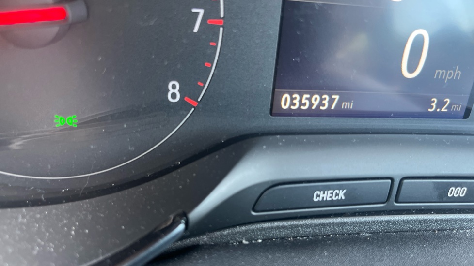 Vauxhall Grandland X 1.2 Turbo Griffin Edition 5dr Petrol Hatchback - Image 53