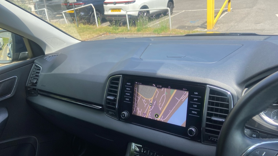 Skoda Karoq 1.5 TSI SE L 5dr DSG Petrol Estate - Image 19