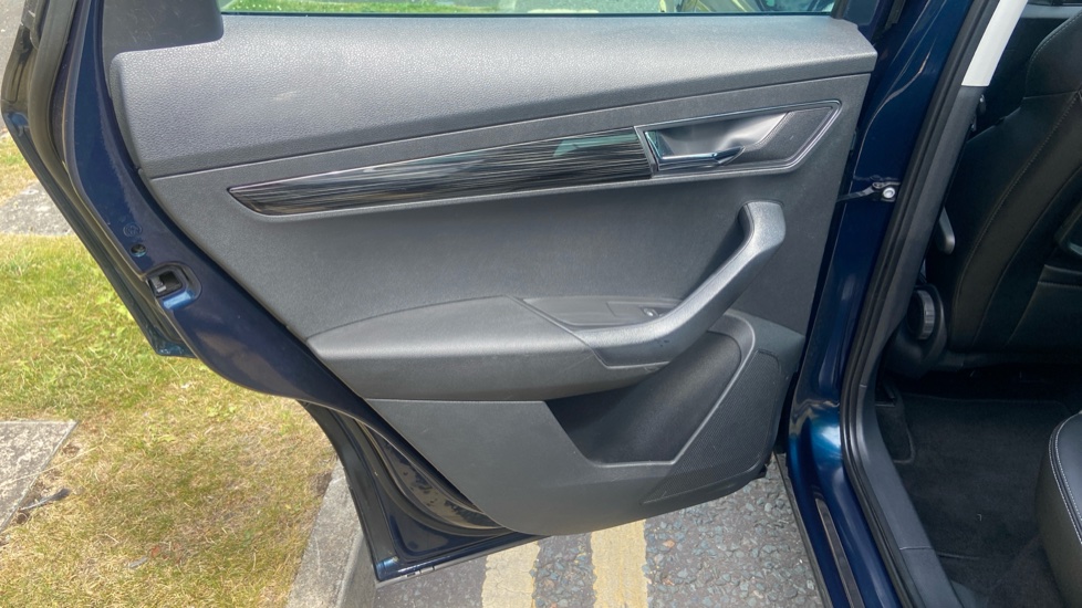 Skoda Karoq 1.5 TSI SE L 5dr DSG Petrol Estate - Image 23