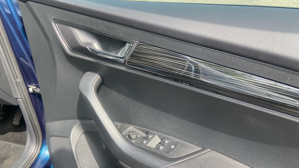 Skoda Karoq 1.5 TSI SE L 5dr DSG Petrol Estate - Image 29