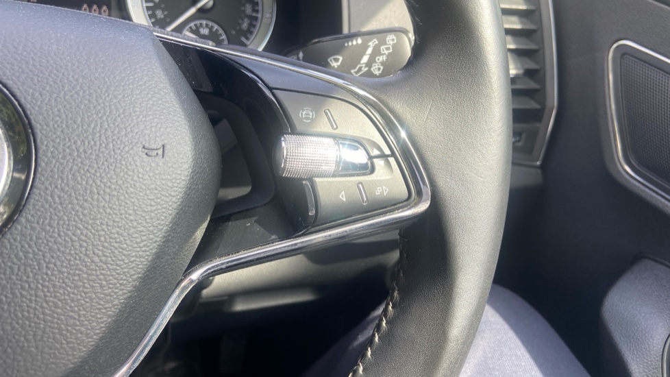 Skoda Karoq 1.5 TSI SE L 5dr DSG Petrol Estate - Image 32