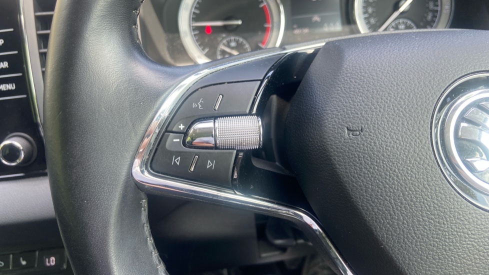 Skoda Karoq 1.5 TSI SE L 5dr DSG Petrol Estate - Image 33