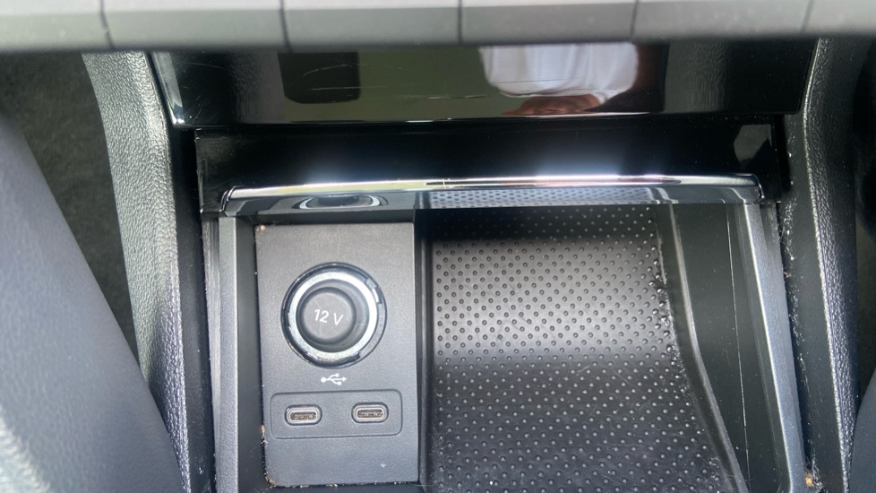 Skoda Karoq 1.5 TSI SE L 5dr DSG Petrol Estate - Image 39