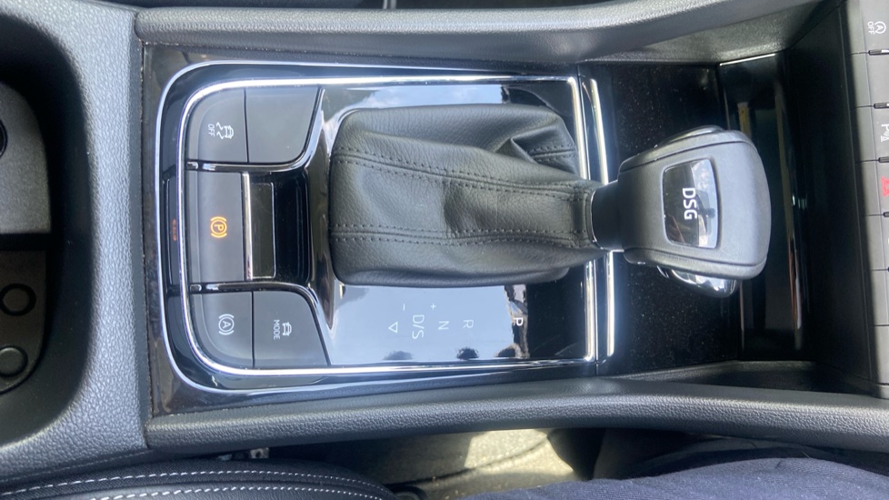 Skoda Karoq 1.5 TSI SE L 5dr DSG Petrol Estate - Image 40