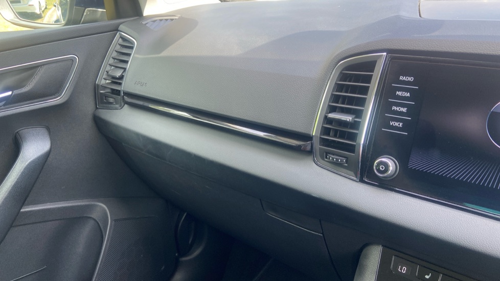 Skoda Karoq 1.5 TSI SE L 5dr DSG Petrol Estate - Image 42