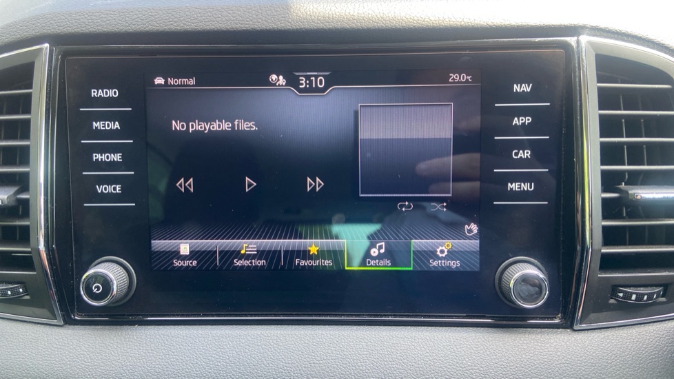 Skoda Karoq 1.5 TSI SE L 5dr DSG Petrol Estate - Image 45