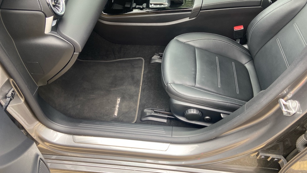 Mercedes-Benz CLA 220d AMG Line Premium Plus 5dr Tip Auto Diesel Estate - Image 30