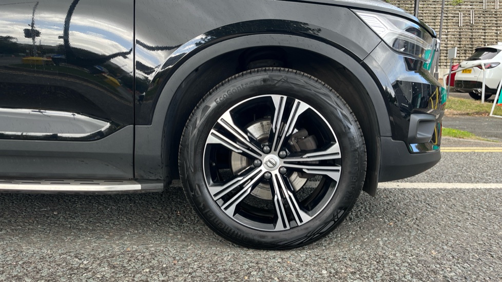 Volvo XC40 2.0 B4P Inscription Pro 5dr AWD Auto Petrol Estate - Image 7